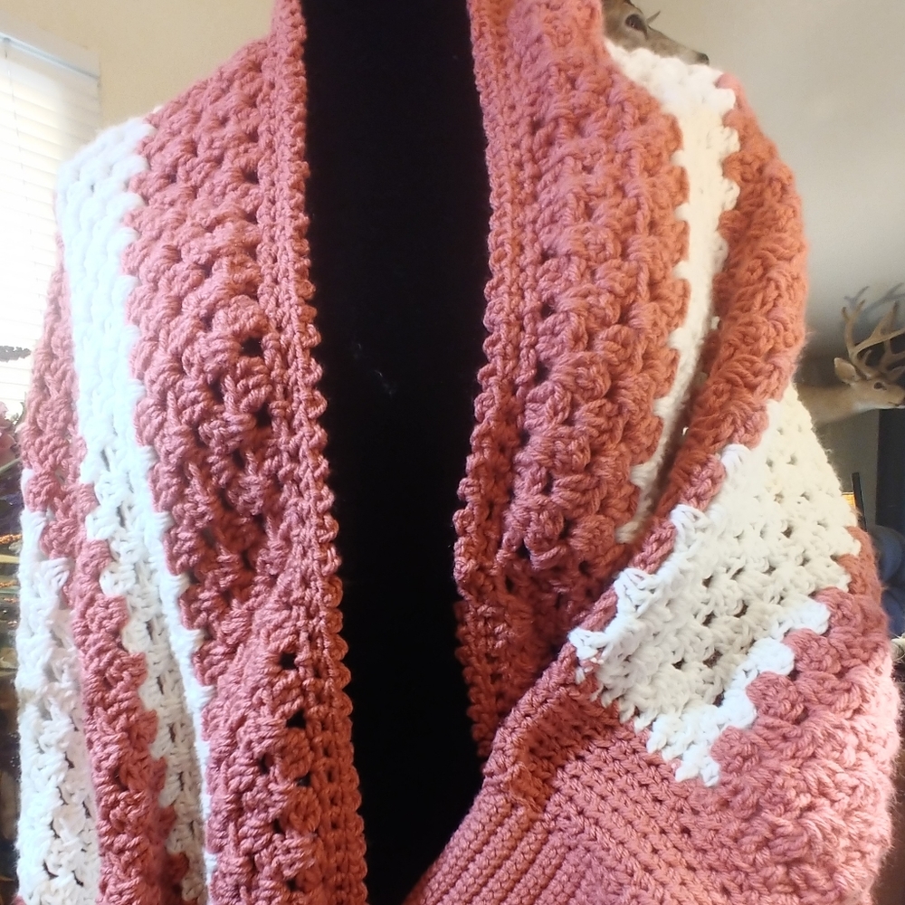 Hand Crochet shrug/ Sweater💞